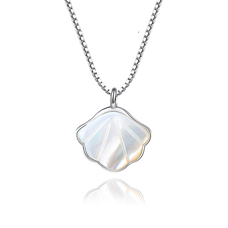 Cadena corta de plata 925 con dije de concha natural para mujer